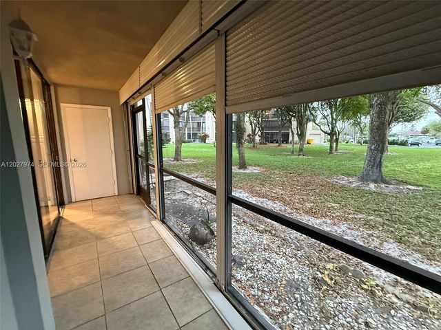 5220 Las Verdes Circle 114, Delray Beach, FL 33484