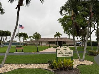 5220 Las Verdes Circle 114, Delray Beach, FL 33484