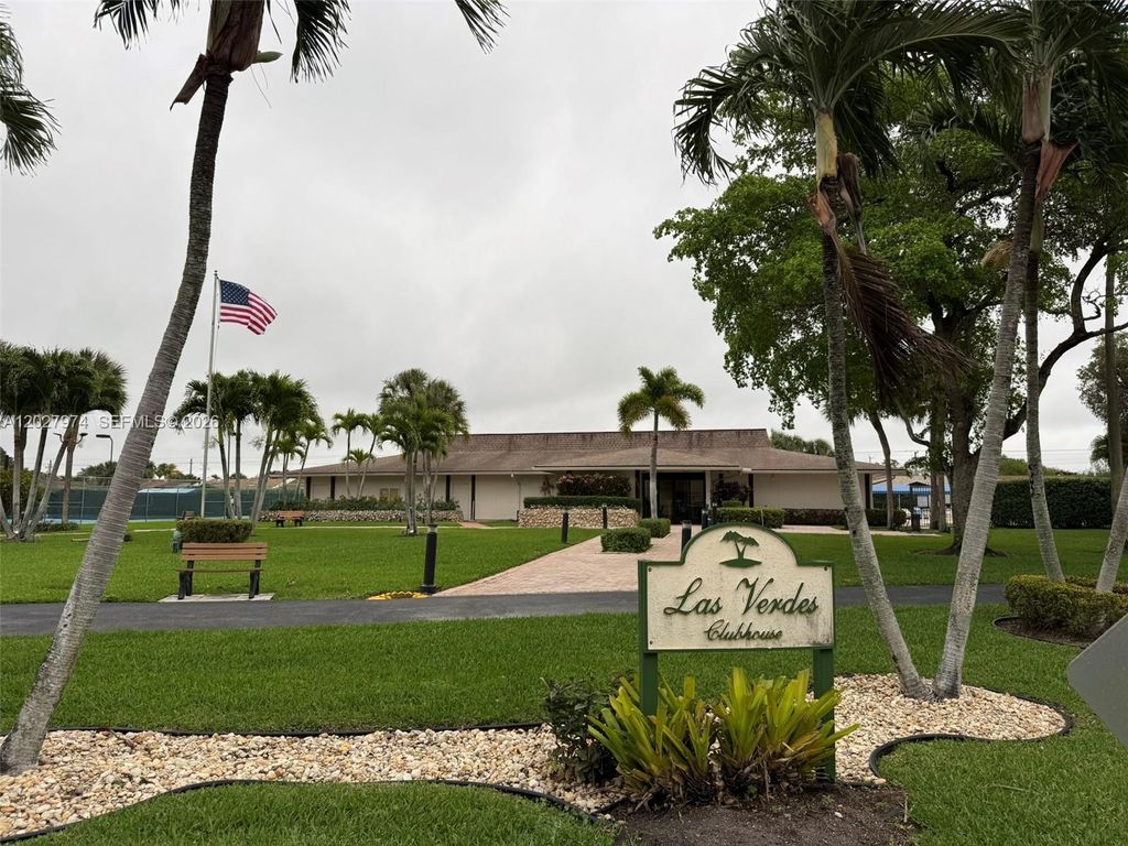 5220 Las Verdes Circle 114, Delray Beach, FL 33484