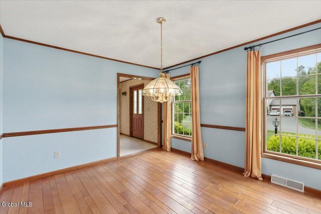 908 Mohegan Road, Niskayuna, NY 12309