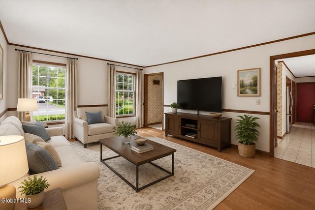 908 Mohegan Road, Niskayuna, NY 12309