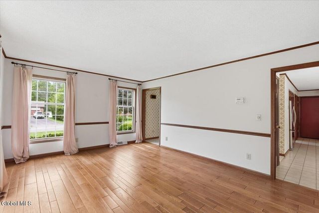 908 Mohegan Road, Niskayuna, NY 12309
