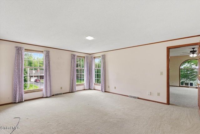 908 Mohegan Road, Niskayuna, NY 12309
