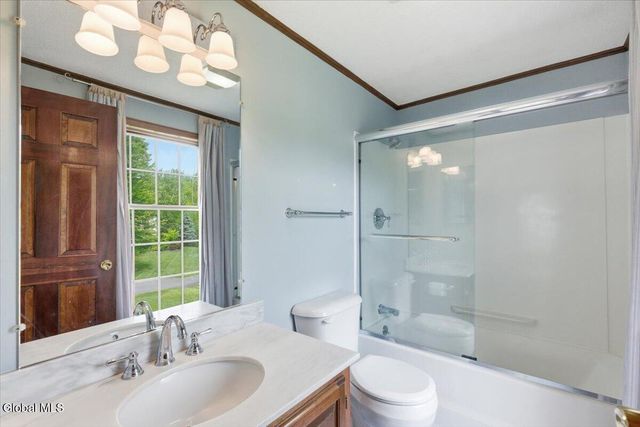 908 Mohegan Road, Niskayuna, NY 12309