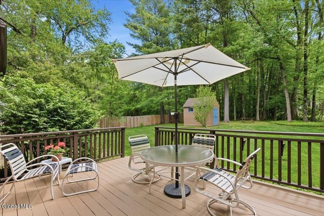 908 Mohegan Road, Niskayuna, NY 12309