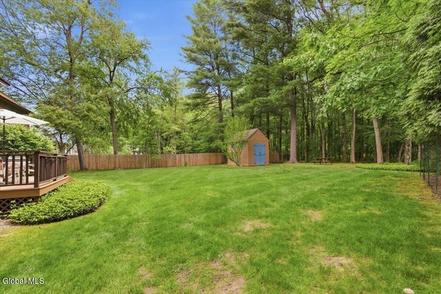 908 Mohegan Road, Niskayuna, NY 12309