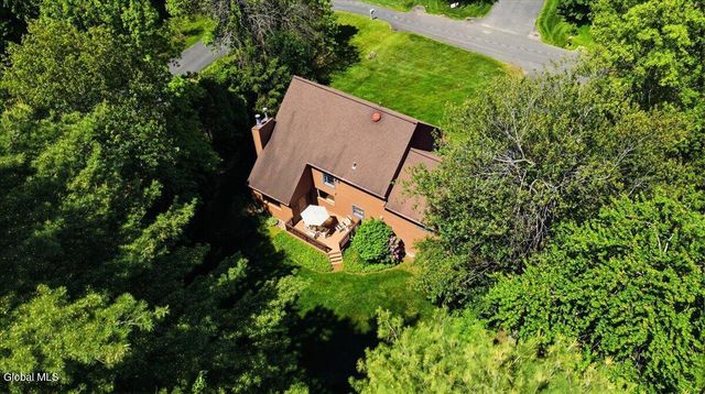 908 Mohegan Road, Niskayuna, NY 12309