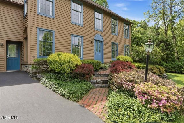 908 Mohegan Road, Niskayuna, NY 12309