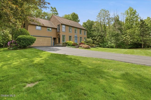 908 Mohegan Road, Niskayuna, NY 12309