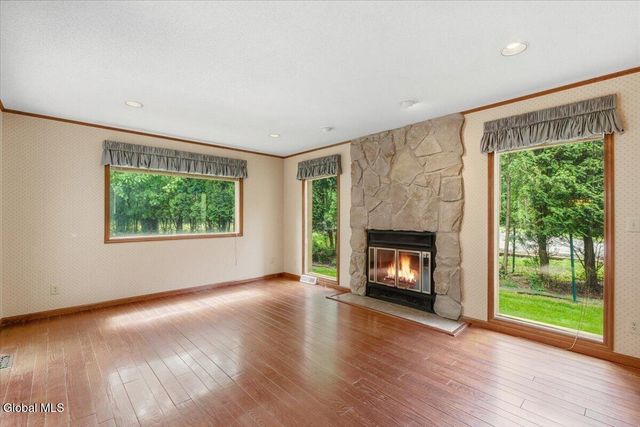 908 Mohegan Road, Niskayuna, NY 12309