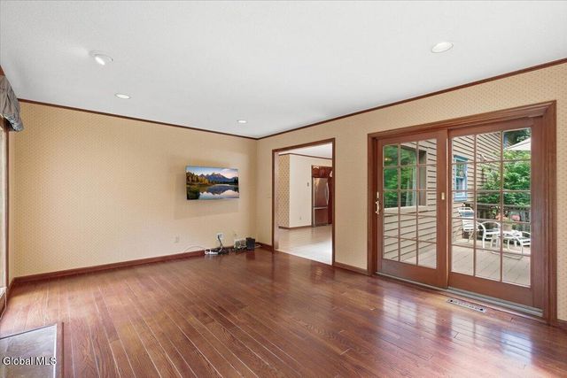 908 Mohegan Road, Niskayuna, NY 12309