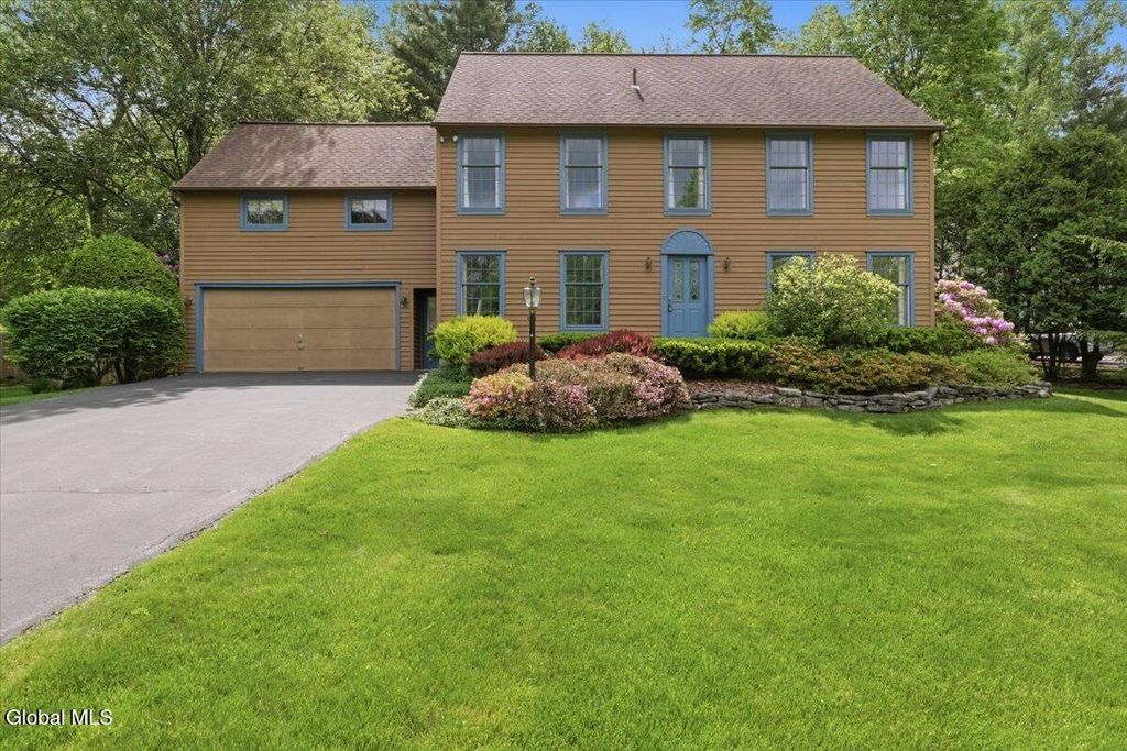 908 Mohegan Road, Niskayuna, NY 12309