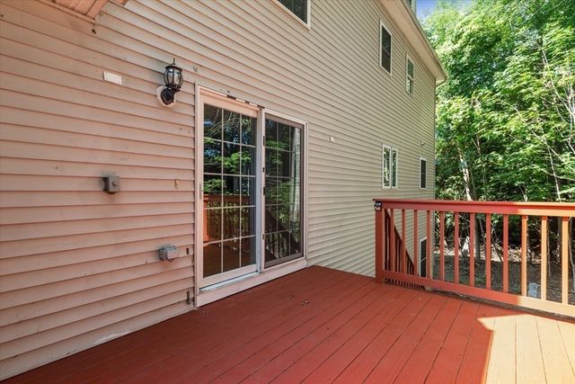 19 Benjamin Ln, Reading, MA 01867