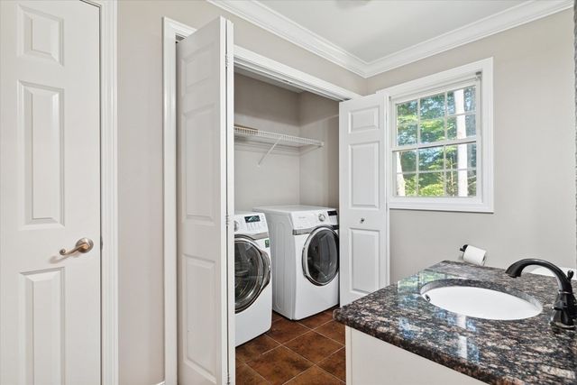 19 Benjamin Ln, Reading, MA 01867