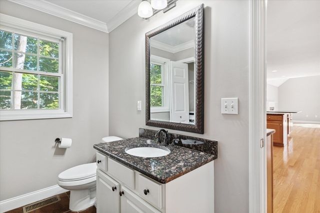 19 Benjamin Ln, Reading, MA 01867