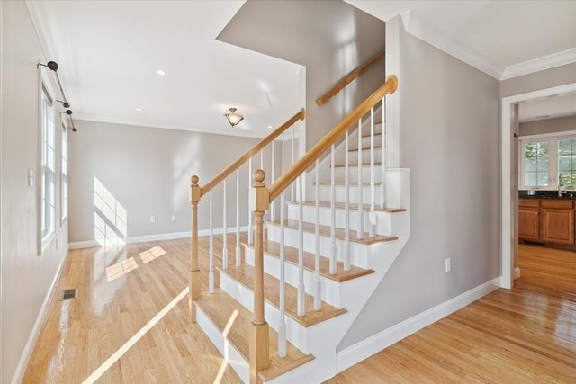 19 Benjamin Ln, Reading, MA 01867