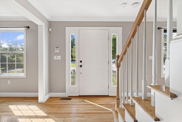 19 Benjamin Ln, Reading, MA 01867