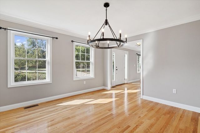 19 Benjamin Ln, Reading, MA 01867