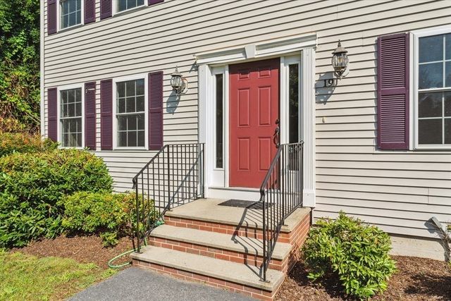 19 Benjamin Ln, Reading, MA 01867
