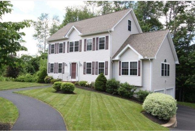 19 Benjamin Ln, Reading, MA 01867
