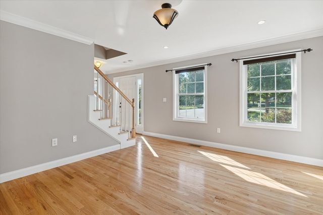 19 Benjamin Ln, Reading, MA 01867