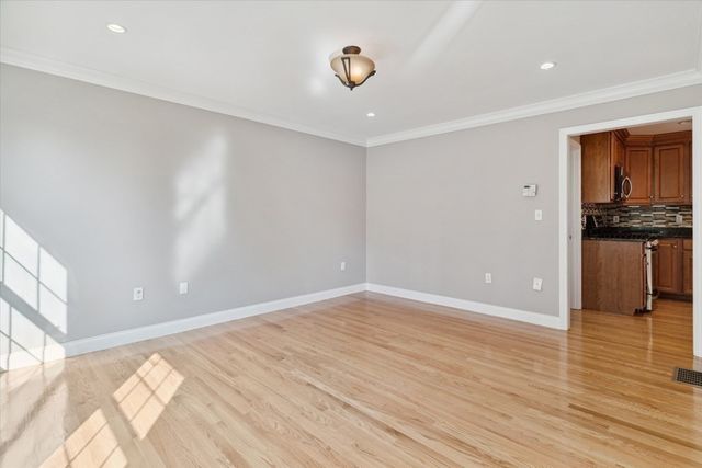 19 Benjamin Ln, Reading, MA 01867