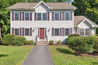 19 Benjamin Ln, Reading, MA 01867