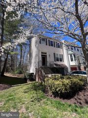 12284 WYE OAK COMMONS CIR #108, Burke, VA 22015