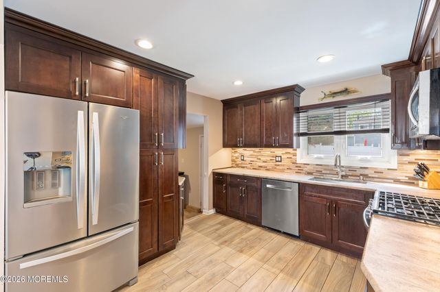 19 Tulip Drive, Old Bridge, NJ 08857