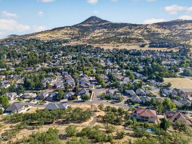 4646 Hathaway Drive, Medford, OR 97504