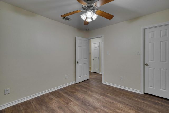 904 Turtle Dove, College Station, TX 77845