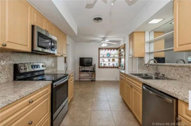 3619 W Park Rd, Hollywood, FL 33021