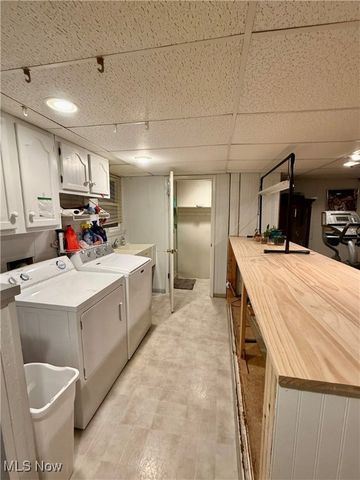 939 Robin Hood Lane, Follansbee, WV 26037