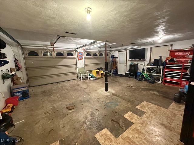 939 Robin Hood Lane, Follansbee, WV 26037