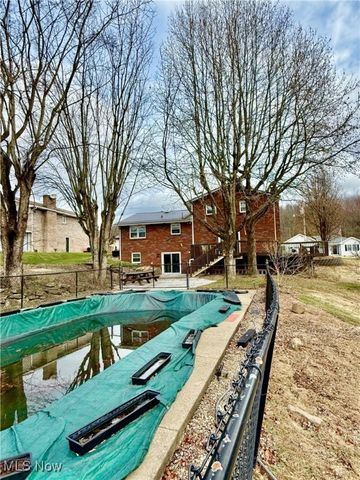 939 Robin Hood Lane, Follansbee, WV 26037