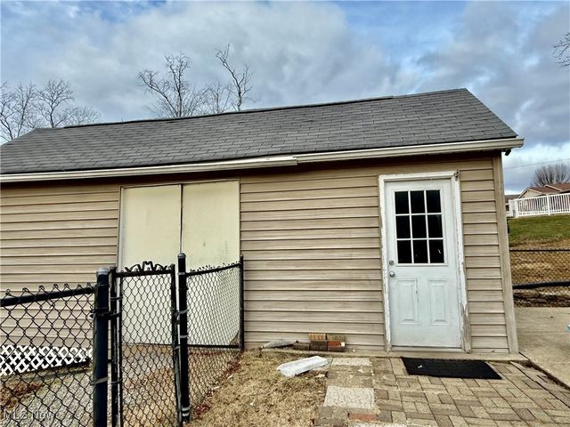 939 Robin Hood Lane, Follansbee, WV 26037