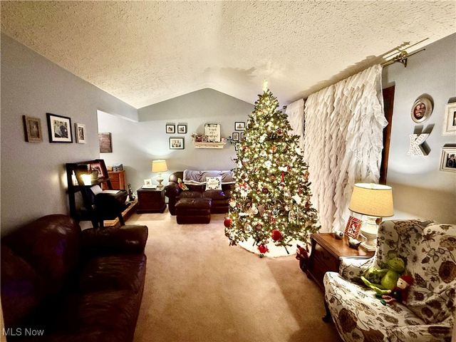 939 Robin Hood Lane, Follansbee, WV 26037