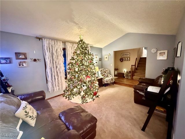 939 Robin Hood Lane, Follansbee, WV 26037