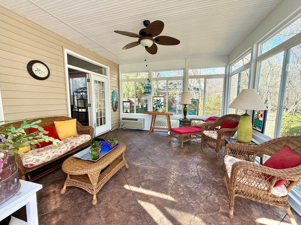 Image 15 of property listing at 112 Clearview Circle, Goose Creek, SC 29445