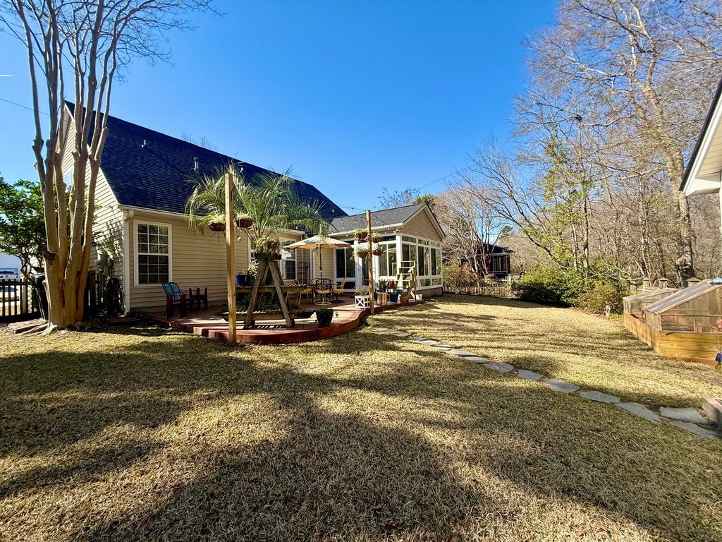 Image 8 of property listing at 112 Clearview Circle, Goose Creek, SC 29445