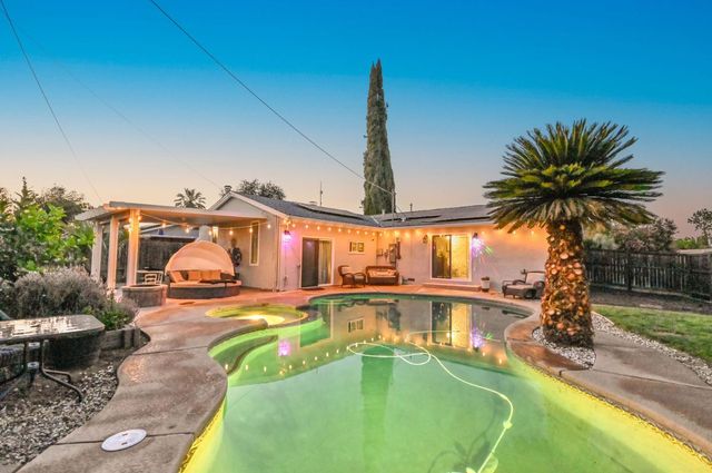 2420 Glenfaire Dr, Rancho Cordova, CA 95670