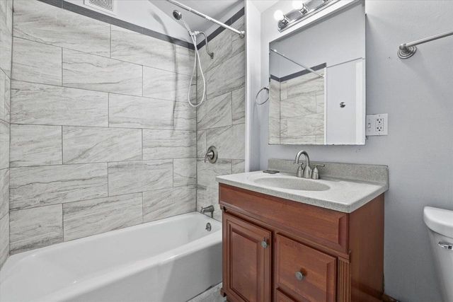 N55W34691 Lake DRIVE, Oconomowoc, WI 53066