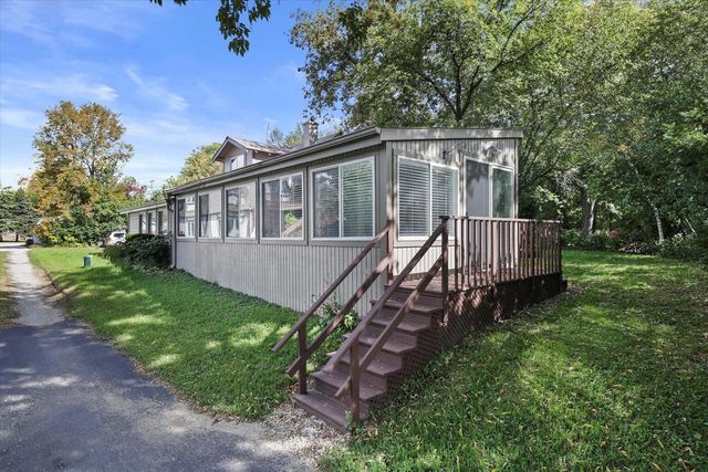 N55W34691 Lake DRIVE, Oconomowoc, WI 53066