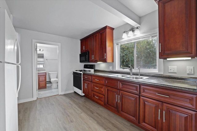 N55W34691 Lake DRIVE, Oconomowoc, WI 53066