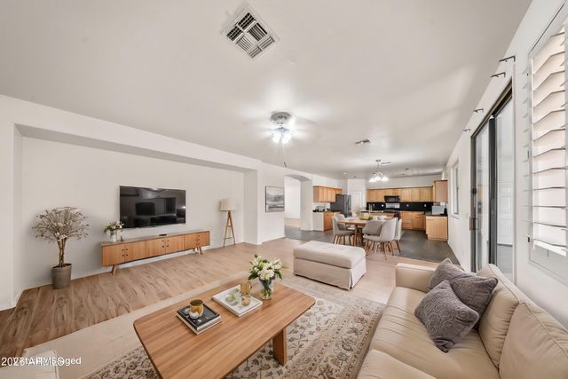 2109 W WILDHORSE Drive, Chandler, AZ 85286