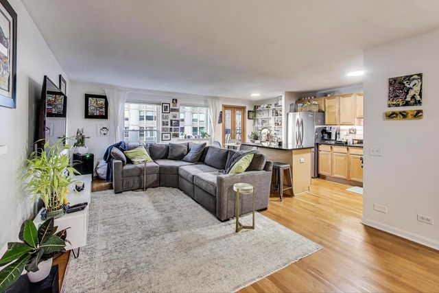 711 W Gordon Terrace 803, Chicago, IL 60613