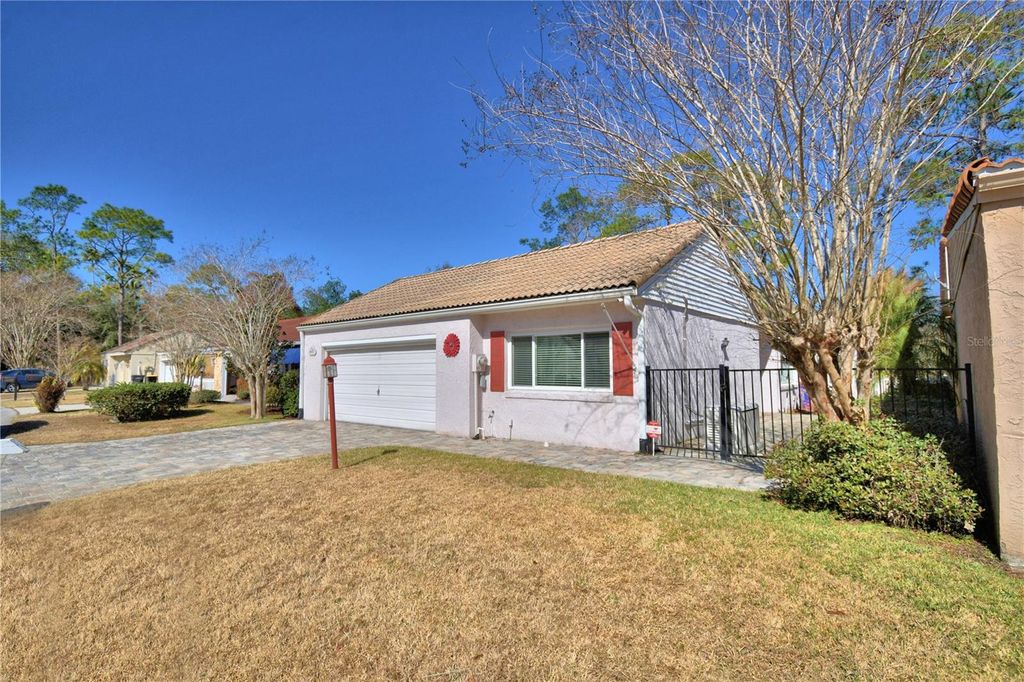 Image 2 of property listing at 447 SAN JOSE DRIVE, Winter Haven, FL 33884