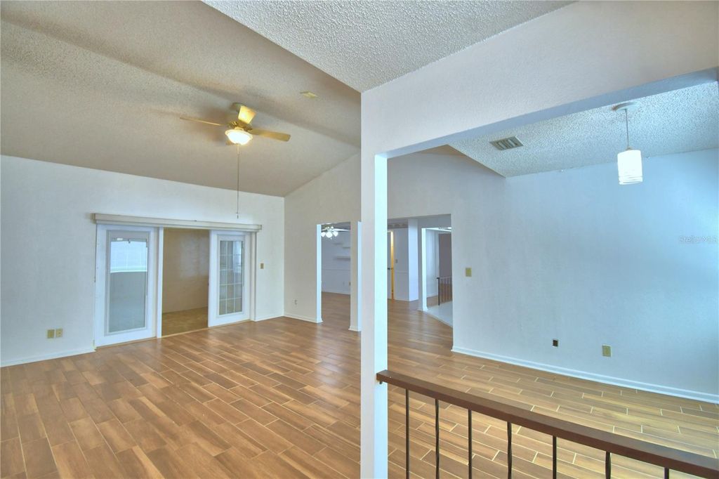 Image 4 of property listing at 447 SAN JOSE DRIVE, Winter Haven, FL 33884