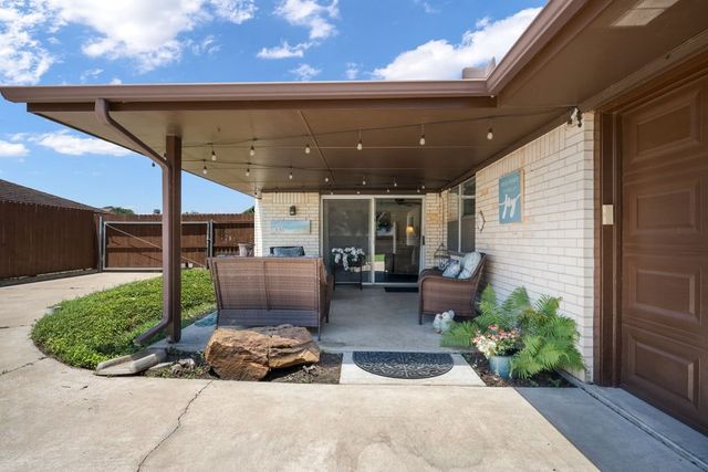 5115 Ledgestone Drive, Fort Worth, TX 76132