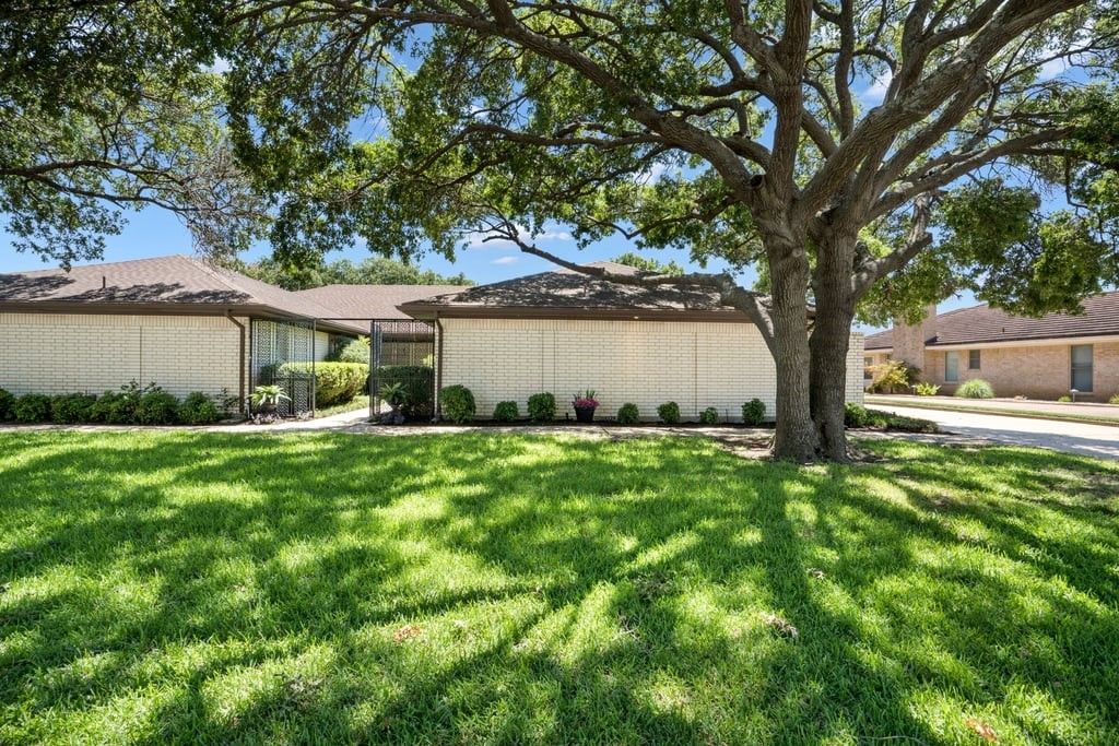 5115 Ledgestone Drive, Fort Worth, TX 76132